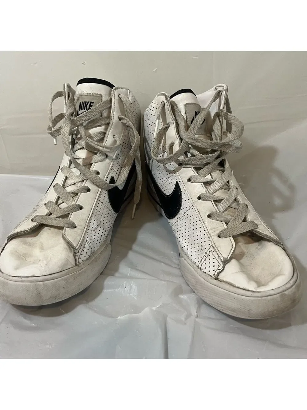 Nike high perforated Blazer White